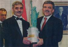 Лидер Ахшсхинских турков проживающих в США Тяншан Муратовик и президент Турции Абдуллах Гюл