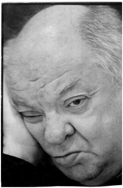 Наум Коржавин:
 тяжесть на смертных плечах