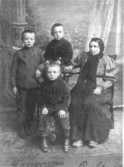 ГОДА ПРОМЧАЛИСЬ...